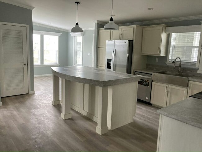 Building Photo - 3621 Campari Dr