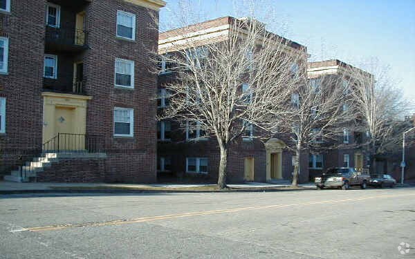 Building Photo - Sylcrest Apartments