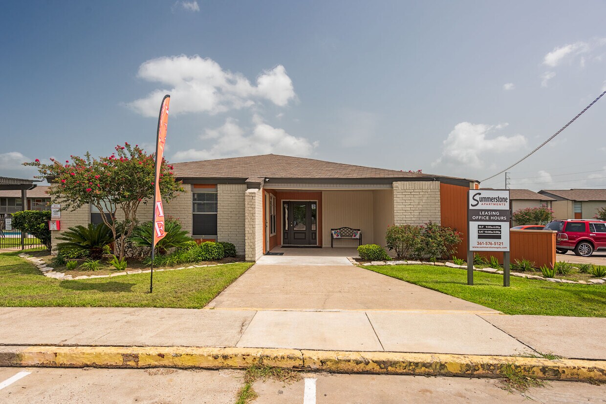 Summerstone 2107 N Ben Jordan St Victoria, TX