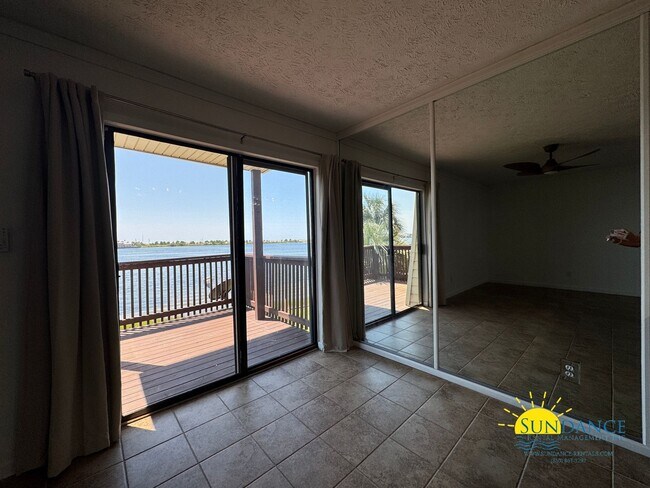 Foto del edificio - Waterfront 1-Bedroom Condo in FWB – Stunning Sound Views, Minutes from Bases & Beaches!