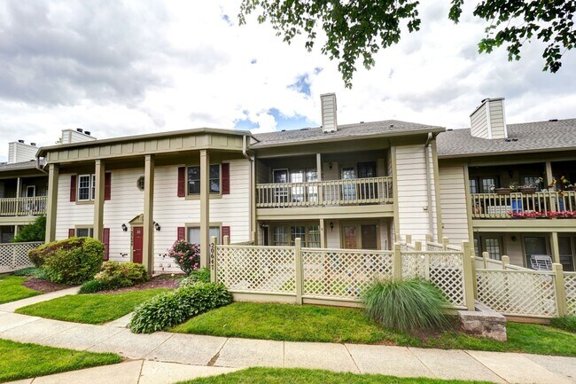 Foto del edificio - Beautiful 2-Bedroom 2-Bathroom Condo with Loft In The Heart of Germantown