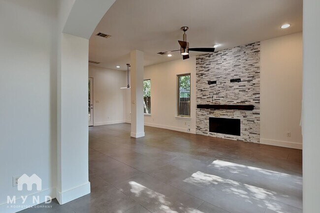 Foto del edificio - 2502 Kinney Rd