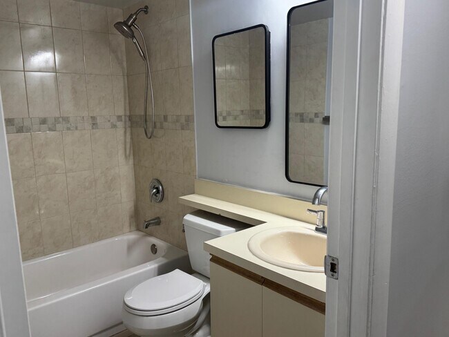 Foto del edificio - 9288 W Atlantic Blvd