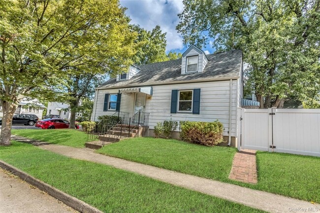 Building Photo - 136 N 1st St