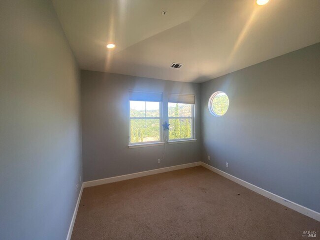 Foto del edificio - 9 Leona Dr