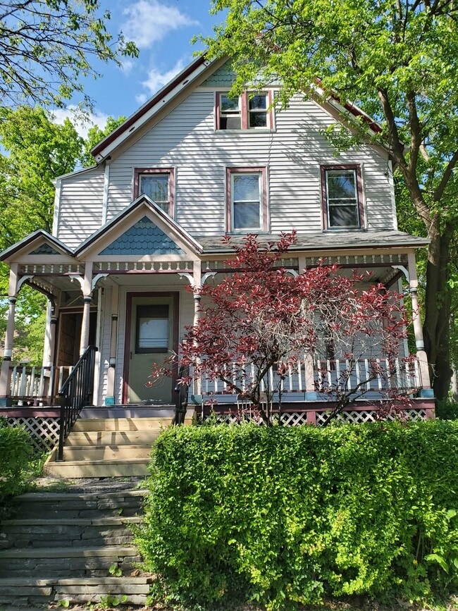 Building Photo - 21 Schubert St