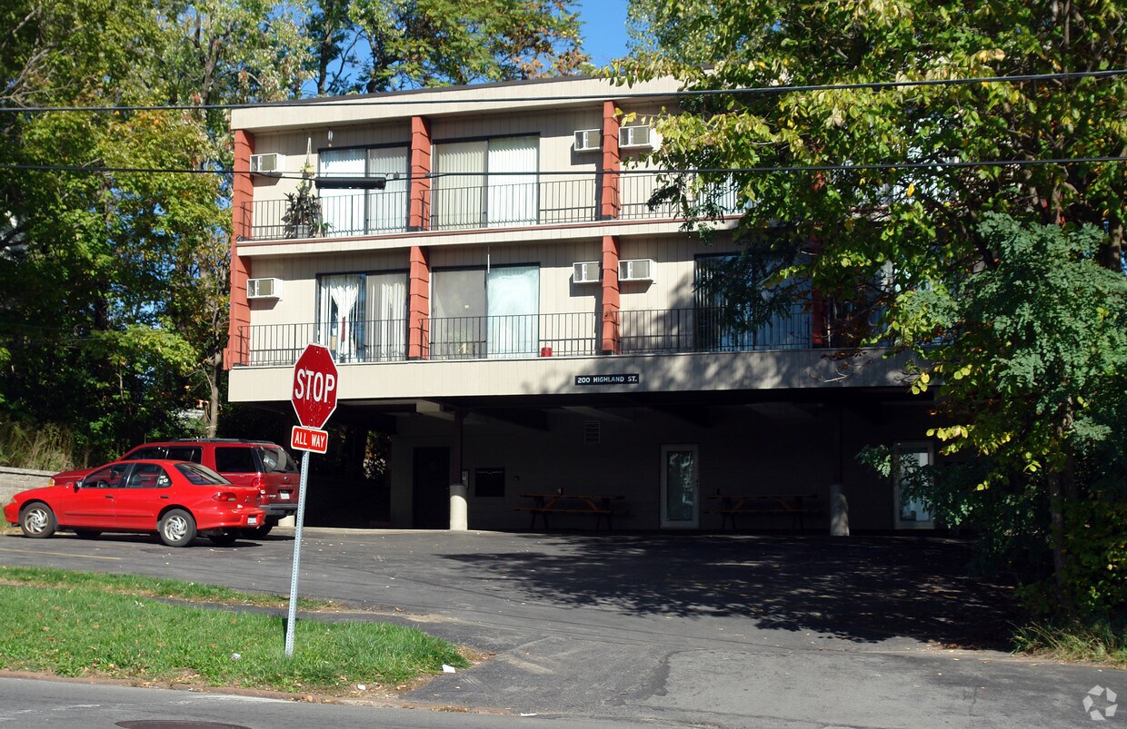 Building Photo - 200 Highland St
