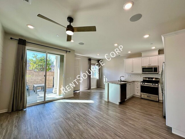 Building Photo - 2 Bedroom Townhome w/ SOLAR located in San...