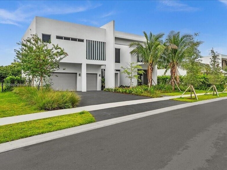 Photo - 16644 Botaniko Dr N