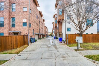 Building Photo - 5017 Manett St