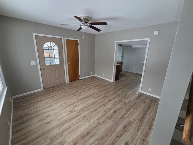 Sala de estar - 418 W Lima St