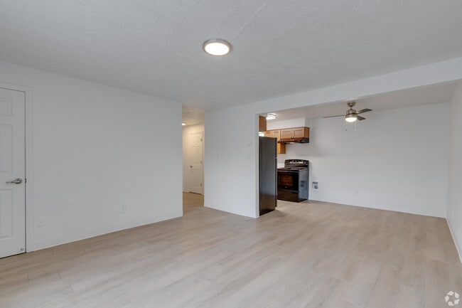 Building Photo - Alturas Cedar Hills