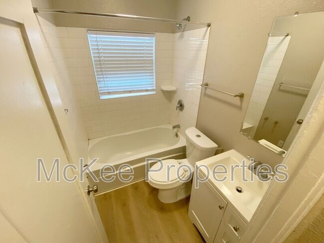 Foto del edificio - 4175 Euclid Ave