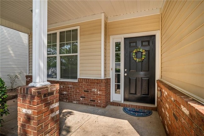 Building Photo - 208 Oconee Way