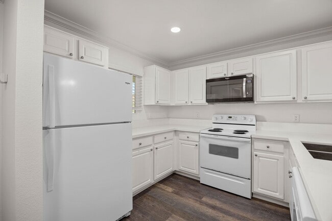 Building Photo - 7505 Charmant Dr