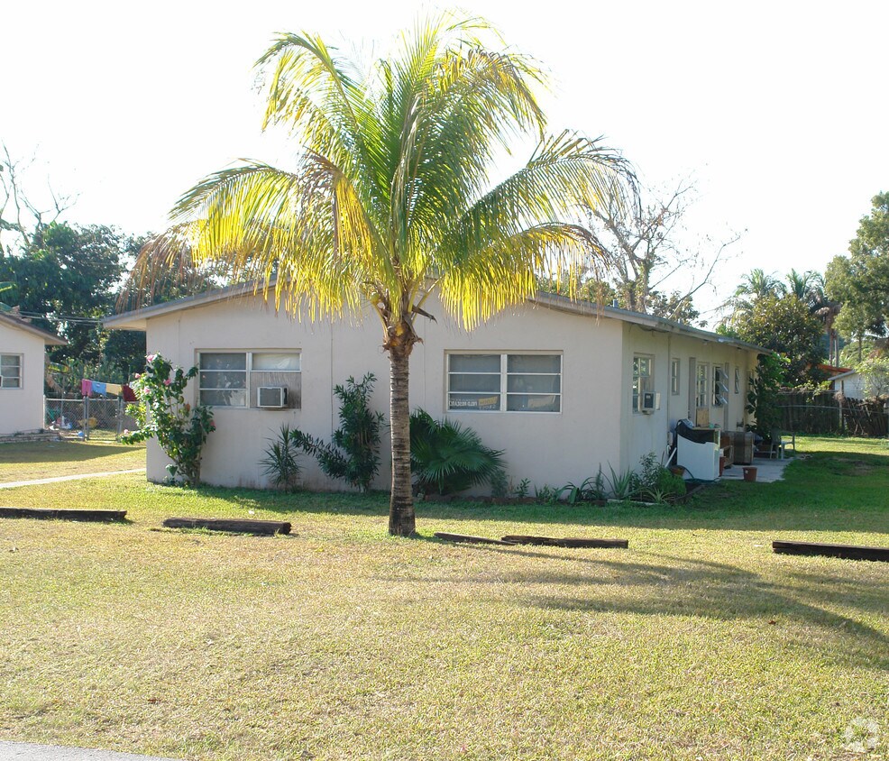 Foto principal - 800-840 NW 12th St