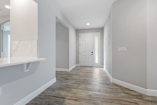 Building Photo - 8134 Loren Cove Dr