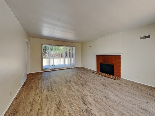 Building Photo - 9 L St
