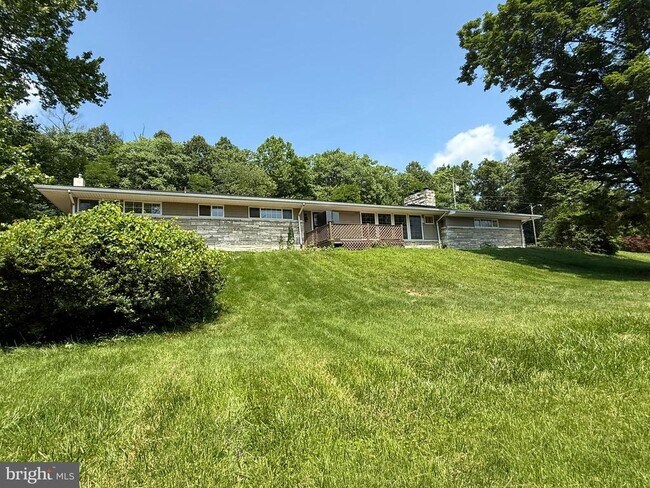 Foto del edificio - 7697 Hedgesville Rd