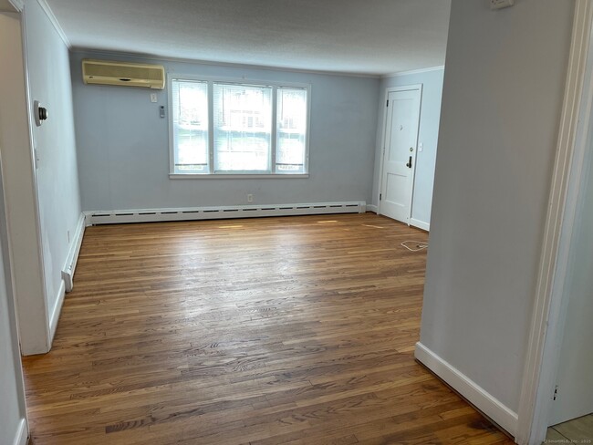 Foto del edificio - 1058 Farmington Ave