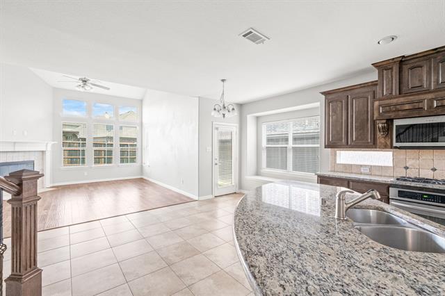Foto del edificio - 4855 Whispering Lake Dr