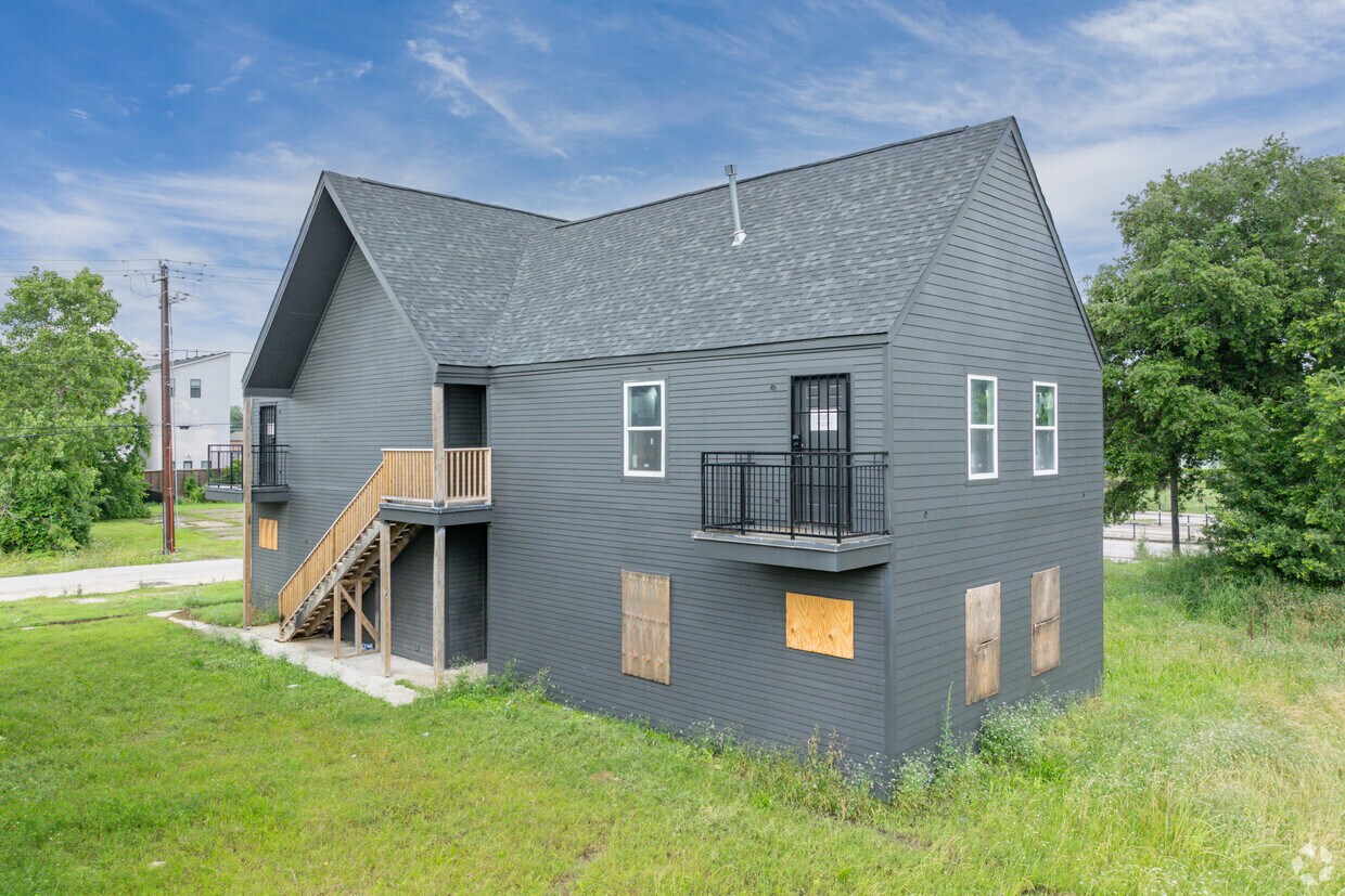 3517 Tuam St - The Lodges