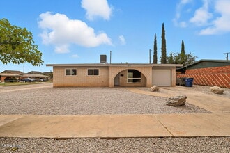 Building Photo - 5852 Wrangler Dr