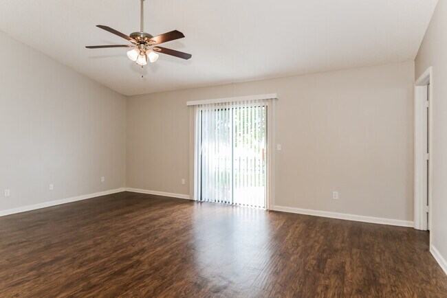 Foto del edificio - 3664 Star Leaf Rd W