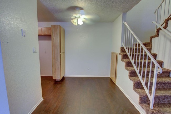 Dining room - Oasis Townhouse