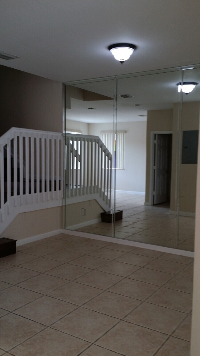 comedor - 2719 SE 15th Pl