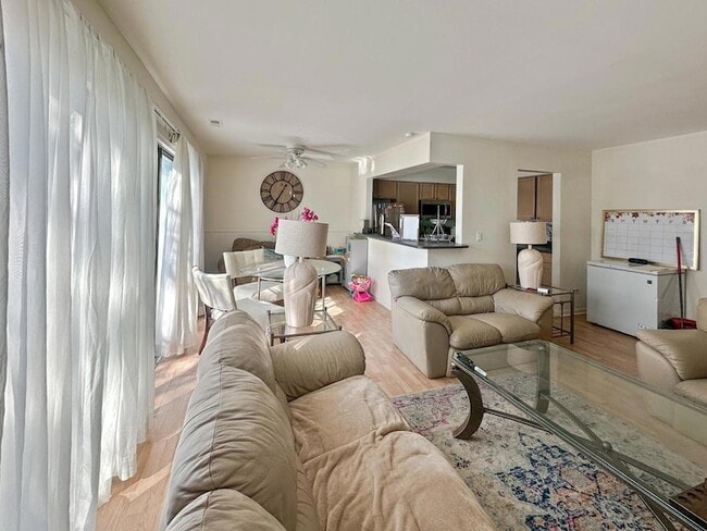 Foto del edificio - 209 W Ct of Shorewood