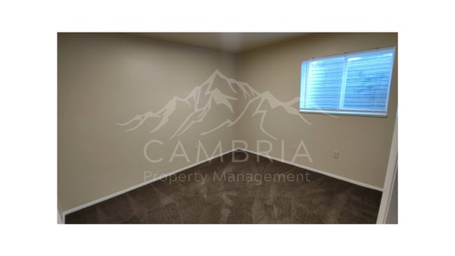 Building Photo - Roomy 4 Bedroom Rambler with additional bonus room