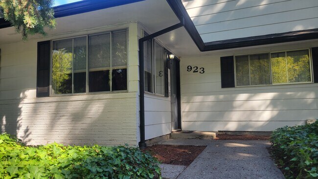 Foto del edificio - 923 SE Dowsett Ln