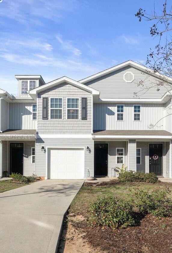 118 Iron Horse Dr E, Crestview, FL 32539 Townhome Rentals in
