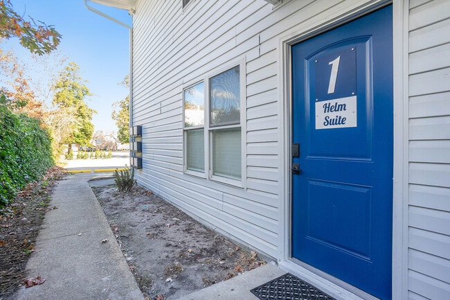 Building Photo - Hillside Cove