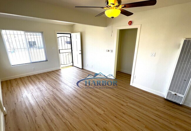 Foto del edificio - 1072 W 21st St