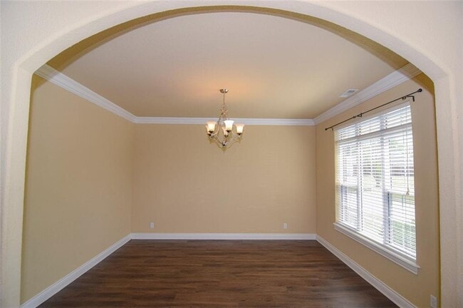 Building Photo - 6113 W Pleasant Dr