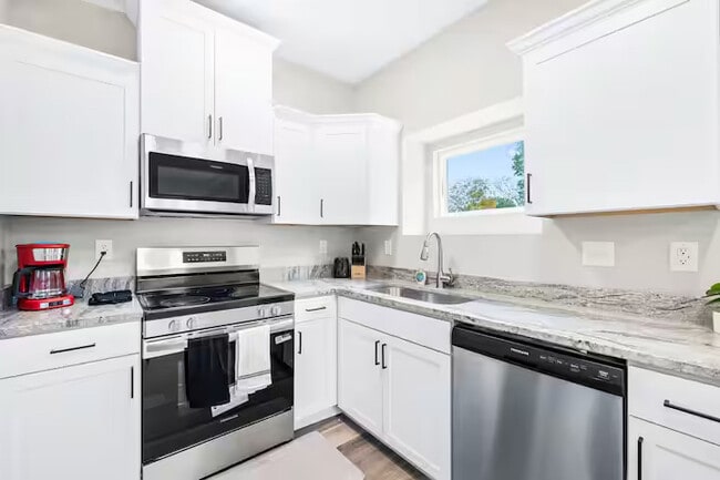 Foto del edificio - Room in Townhome on Mobley St