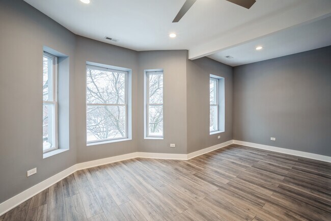 Building Photo - 4331 S Prairie Ave