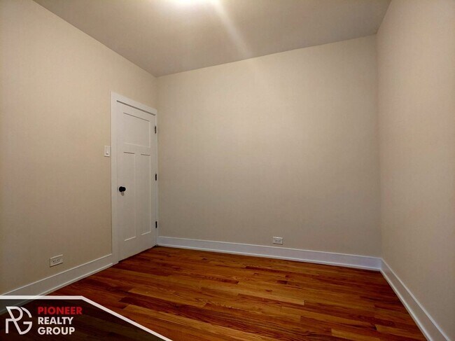 Foto del edificio - 3720 N Pine Grove Ave