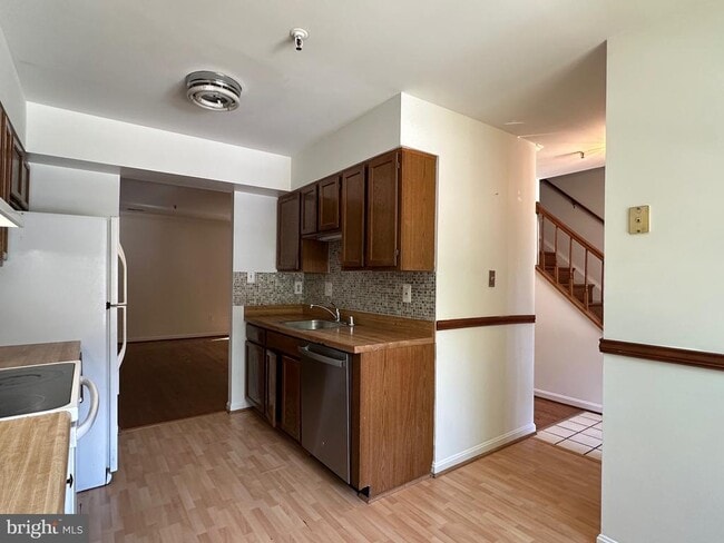 Building Photo - 7607 Lee Landing Dr