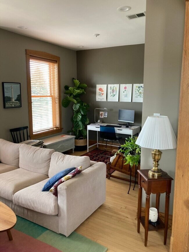 Foto del edificio - 2511-3 N Kimball Ave