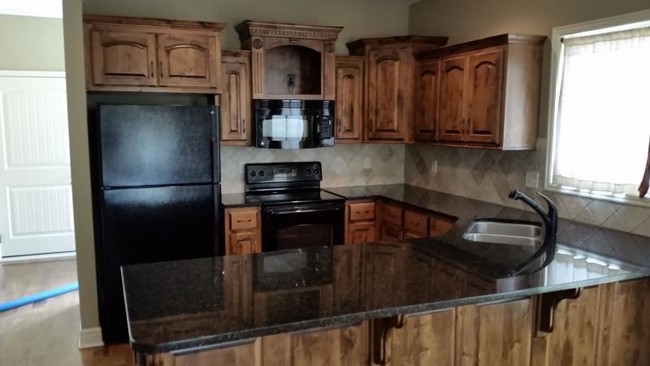 Building Photo - 14801 Meadow Ln