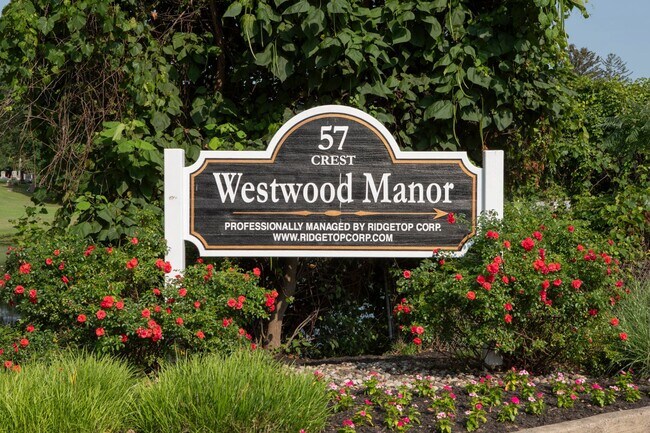 Foto del edificio - Westwood Manor: In-Unit Washer & Dryer, Cold Water Included, Cat & Dog Friendly, and Walk-In Clos...