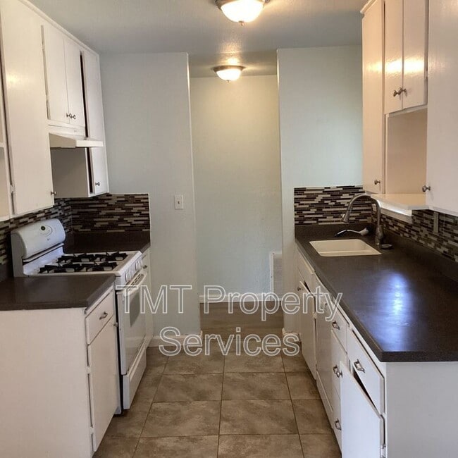 Building Photo - 8724 Halverson Dr