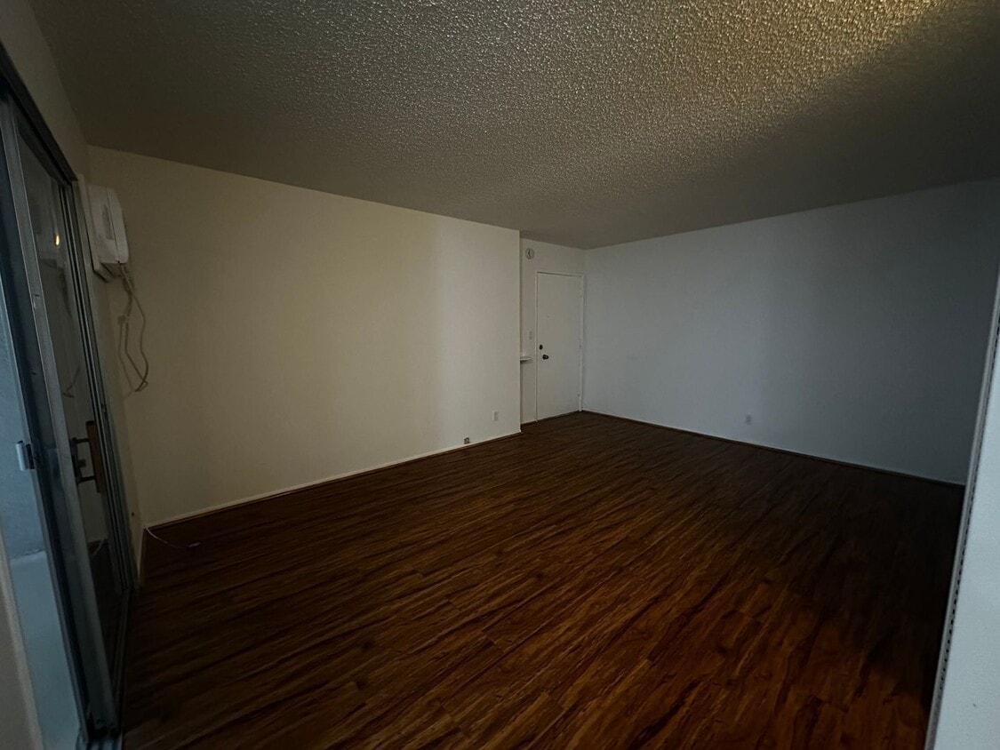 Building Photo - 5030 Riverton Ave