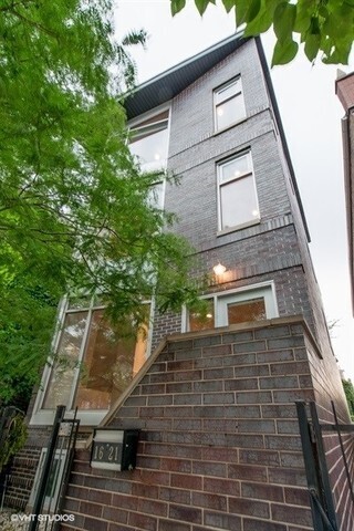 Foto principal - 1621 W Beach Ave