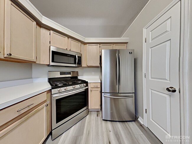 Foto del edificio - 1370 Heather Glen Dr