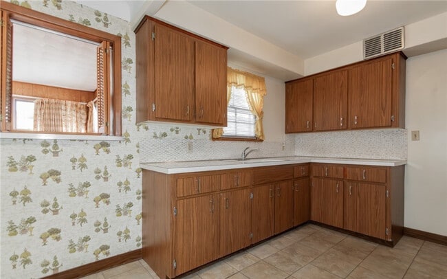 Foto del edificio - 418 E 274th St