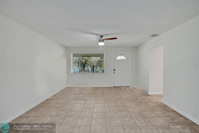 Building Photo - 4240 NW 21st Ave